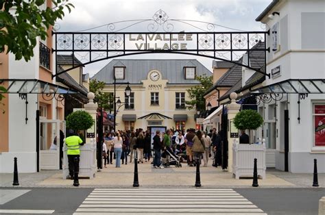 village outlets in paris.